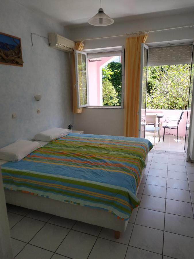 פלאקיאס Livadi Apartments מראה חיצוני תמונה