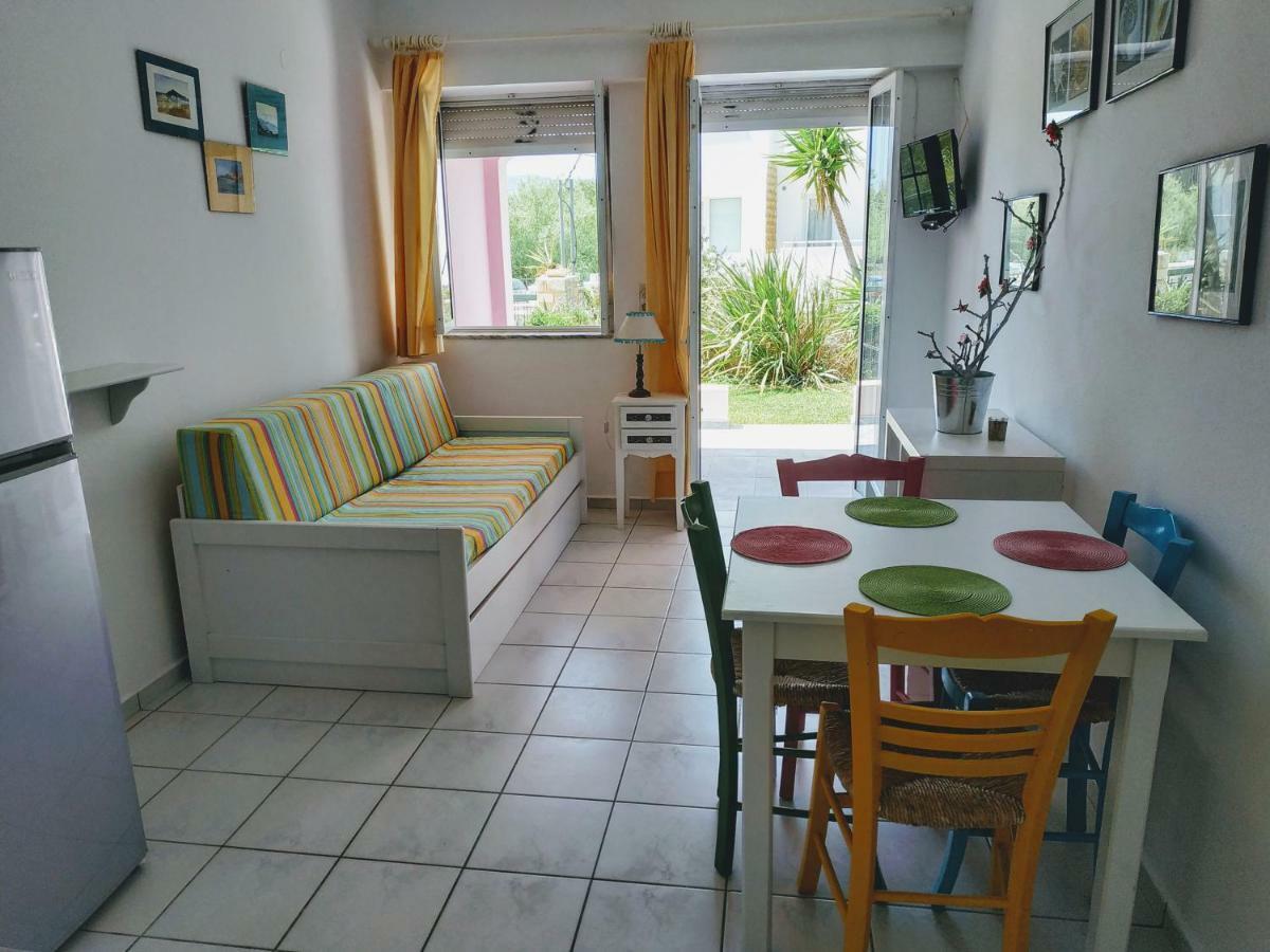 פלאקיאס Livadi Apartments מראה חיצוני תמונה